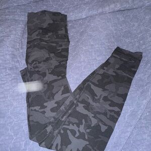 lululemon Black Camo Leggings size 6